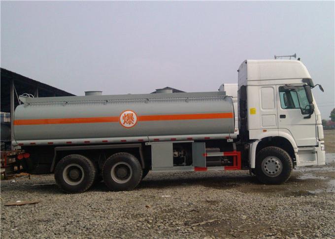 Xe tải chở dầu hạng nặng HOWO 20000L 20cbm 6x4 để vận chuyển dầu