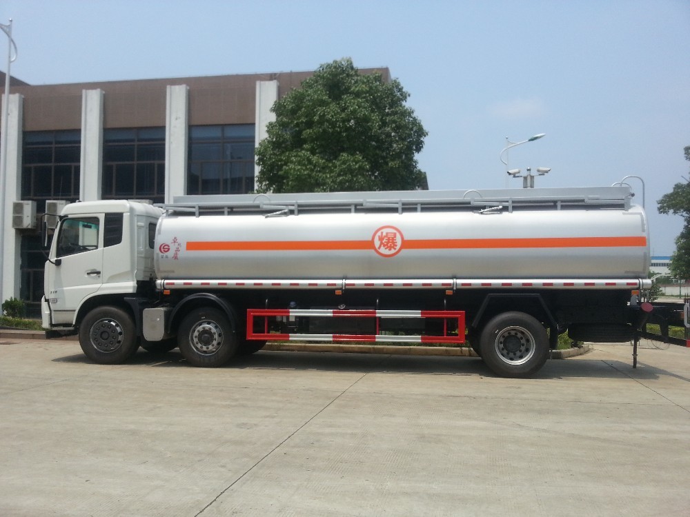Xe tải chở dầu Sinotruk Howo 6x2 21.3M3 Bể chứa với hộp số tay