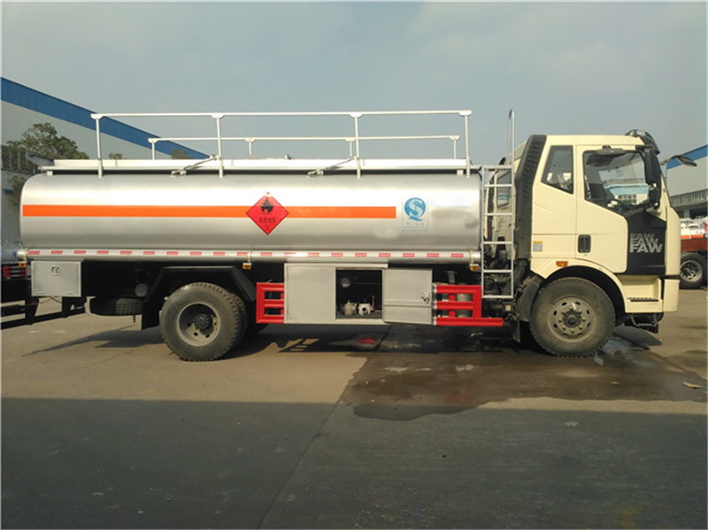CA1115P 15000 Lít Xe tải chở dầu Diesel với hệ thống thủy lực điện