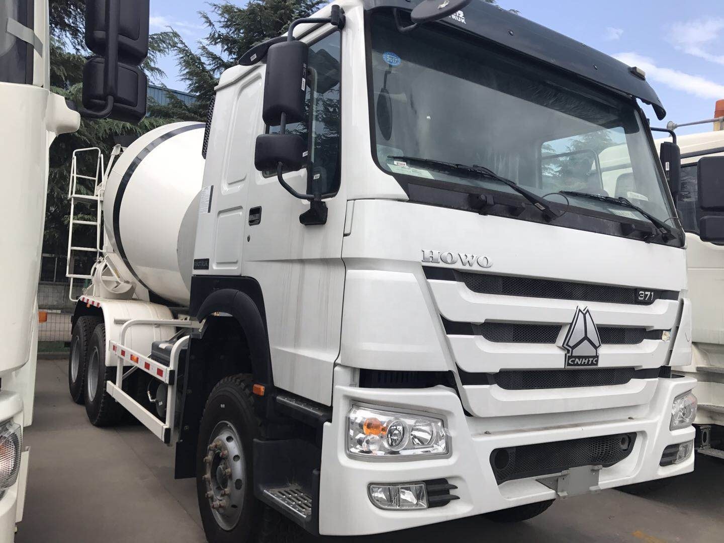 Xe tải Diesel tự tải 10 mét khối Xe tải trộn bê tông 6 × 4 với vật liệu Q345B