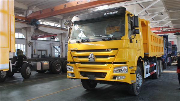 Xe tải tự đổ hạng nặng ZZ3257N3647A với hệ thống lái Ferman ZF và công suất 18 CBM