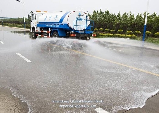 Sinotruk 3000 lít Tàu chở nước xe xả nước để vận chuyển nước và làm sạch đường
