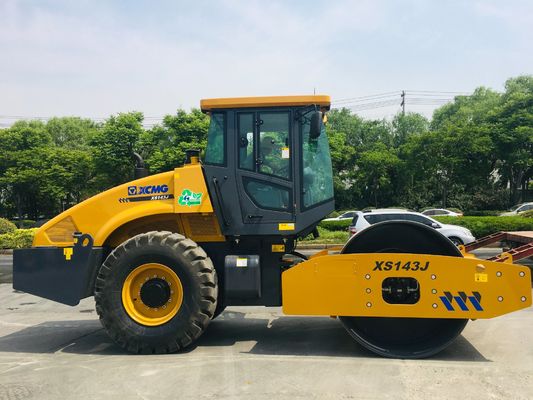 Công ty thắt chặt chính thức Trung Quốc 14ton Đường cuộn rung tự động nặng Xs143j ở Algeria
