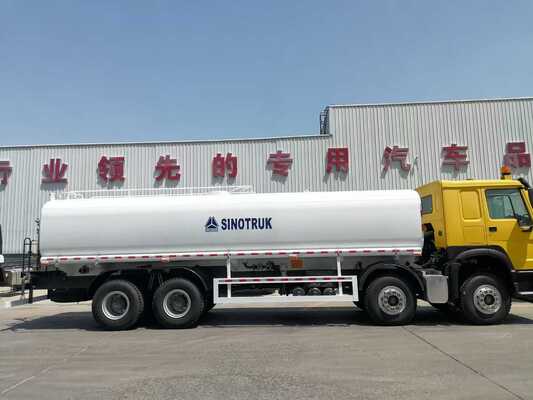 Sinotruk HOWO 8 × 4 Drive Wheel Truck Tanker nước với bình thép carbon và 10 mét khối dung lượng