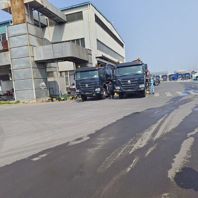 HOWO 15CBM Truck hút nước thải chân không với động cơ 266HP và ổ 6 × 4 để làm sạch bể bẩn