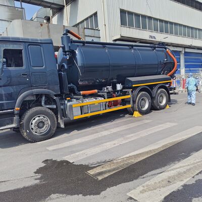 HOWO 15CBM Truck hút nước thải chân không với bánh xe lái 6 * 4 và xả lấp thủy lực để làm sạch bể phân hủy