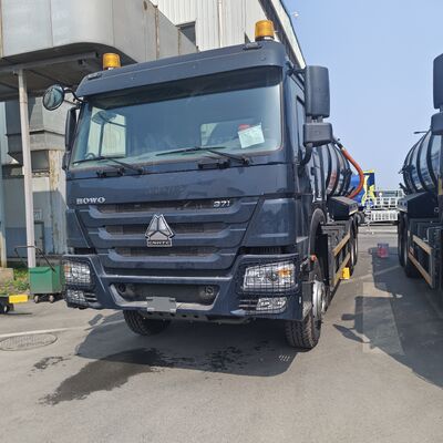 HOWO 15CBM Xe hút nước thải chân không với bánh xe lái 6 * 4 và 251-350 mã lực để làm sạch bể bẩn