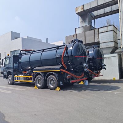 HOWO 15CBM Xe hút nước thải chân không với bánh xe lái 6 * 4 và 251-350 mã lực để làm sạch bể bẩn