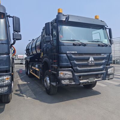 HOWO 15CBM Xe hút nước thải chân không với bánh xe 6 * 4 và nhiên liệu diesel để làm sạch bể phân hủy và vận chuyển bùn