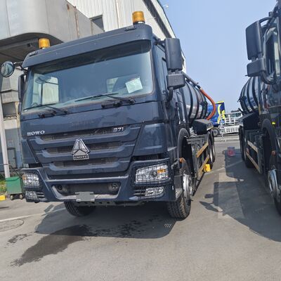 HOWO 15CBM Truck hút nước thải chân không với loại ổ 6 × 4 và xả lỏng lật thủy lực để làm sạch bể phân hủy