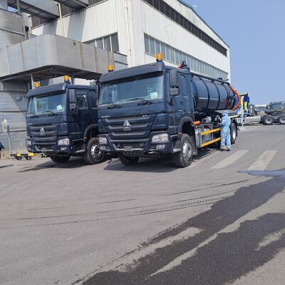 HOWO 15CBM Truck hút nước thải chân không với loại ổ 6 × 4 và xả lỏng lật thủy lực để làm sạch bể phân hủy