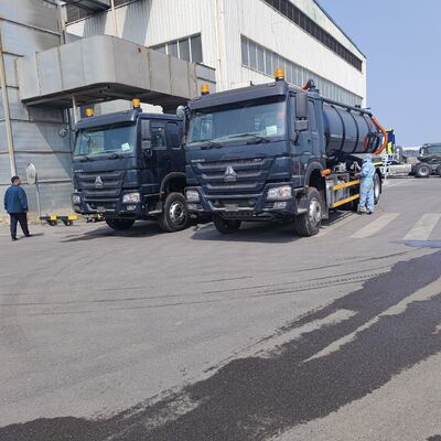 HOWO 15CBM Truck hút nước thải chân không với 371 mã lực và bánh xe lái 6 × 4 để làm sạch chất thải công nghiệp