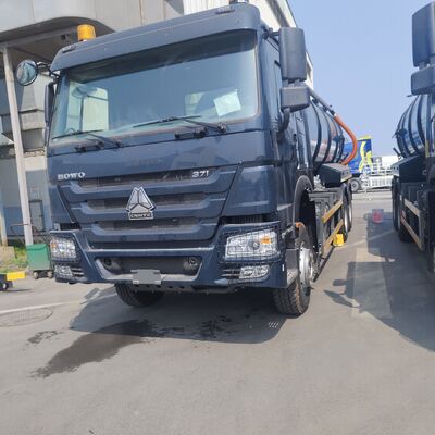 HOWO 15CBM Truck hút nước thải chân không với 371 mã lực và bánh xe lái 6 × 4 để làm sạch chất thải công nghiệp