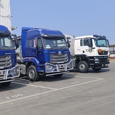 HOWO NX Xe tải kéo với 6 × 4 bánh lái động cơ diesel hạng nặng và cabin ngủ cao mái cho khai thác mỏ và vận chuyển hàng hóa đường dài
