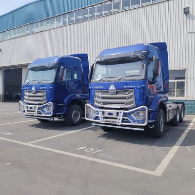 HOWO NX Xe tải kéo với 6 × 4 bánh lái động cơ diesel hạng nặng và cabin ngủ cao mái cho khai thác mỏ và vận chuyển hàng hóa đường dài