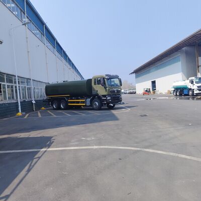 HOWO TX 6 × 4 xe bể nước với tải trọng 20T Tiêu chuẩn khí thải Euro 2 và bánh xe lái 6 × 4 để làm sạch đường