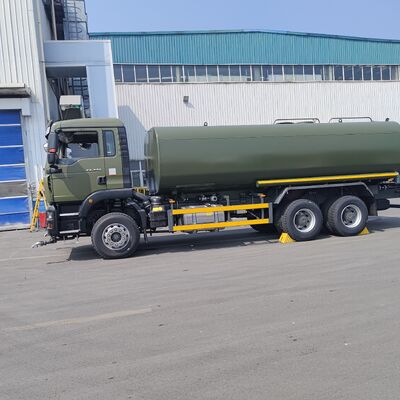 HOWO TX 6 × 4 xe bể nước với tải trọng 20T Tiêu chuẩn khí thải Euro 2 và bánh xe lái 6 × 4 để làm sạch đường