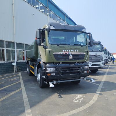 HOWO TX 6 × 4 xe bể nước với tải trọng 20T Tiêu chuẩn khí thải Euro 2 và bánh xe lái 6 × 4 để làm sạch đường