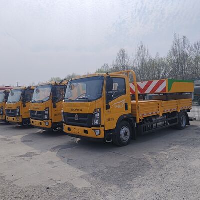 Xe tải đệm giảm chấn HOWO 4 × 2 với khả năng hấp thụ năng lượng hiệu suất cao và thiết kế thay thế mô-đun để đảm bảo an toàn trên đường cao tốc