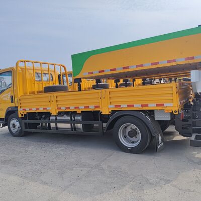 HOWO 4 × 2 Xe tải đệm va chạm với cấu trúc hấp thụ năng lượng bằng thép nhiều lớp Hệ thống nâng thủy lực và đèn cảnh báo LED cho an toàn đường cao tốc