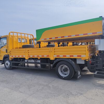 HOWO 4 × 2 Xe tải đệm va chạm với cấu trúc hấp thụ năng lượng bằng thép nhiều lớp Hệ thống nâng thủy lực và đèn cảnh báo LED cho an toàn đường cao tốc