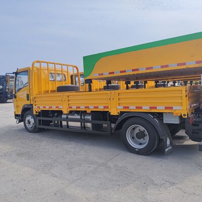Xe tải đệm giảm chấn HOWO 4 × 2 với khả năng hấp thụ năng lượng hiệu suất cao và thiết kế thay thế mô-đun để đảm bảo an toàn trên đường cao tốc
