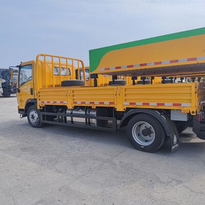 Xe tải đệm giảm chấn HOWO 4 × 2 với khả năng hấp thụ năng lượng hiệu suất cao và thiết kế thay thế mô-đun để đảm bảo an toàn trên đường cao tốc