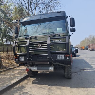 Xe tải thùng nhiên liệu HOWO 8 × 8 60000L với động cơ 371HP để vận chuyển nhiên liệu hạng nặng