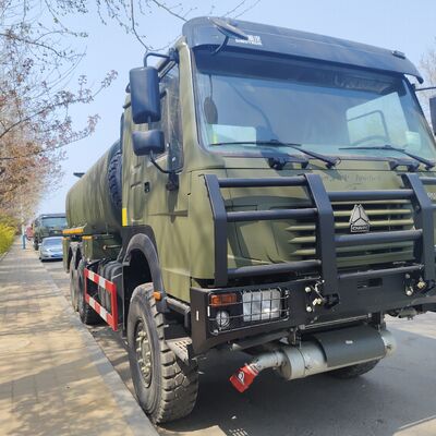 HOWO 6x6 Tank Tank với 6x6 All-Wheel Drive, dung lượng 15.000L - 25.000L, và động cơ diesel SINOTRUK cho vận chuyển nhiên liệu ngoài đường