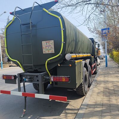 HOWO 6x6 Tank Tank với 6x6 All-Wheel Drive, dung lượng 15.000L - 25.000L, và động cơ diesel SINOTRUK cho vận chuyển nhiên liệu ngoài đường