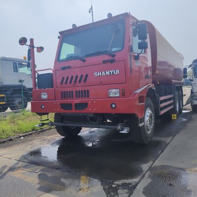 Xe tải chở nước Shantui 6 × 4 có tải trọng 20 tấn và thùng bằng thép carbon cường độ cao để ngăn chặn bụi trong khai thác mỏ