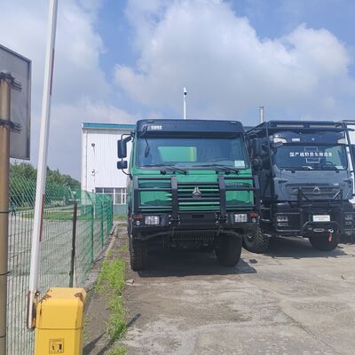 HOWO 6 × 4 xe tải bể nước với dung lượng 20.000L, động cơ 371HP và bể thép cacbon để làm sạch đường và ngăn bụi