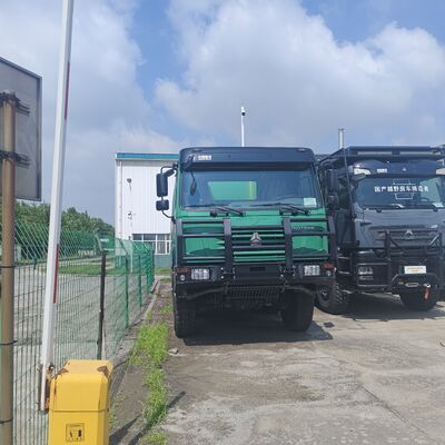 HOWO 6 × 4 xe tải bể nước với dung lượng 20.000L, động cơ 371HP và bể thép cacbon để làm sạch đường và ngăn bụi