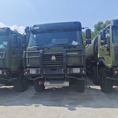 HOWO Xe tải chứa nhiên liệu 8 × 8 với dung lượng 30000L và động cơ 371HP để vận chuyển nhiên liệu hạng nặng