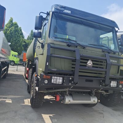 HOWO Xe tải chứa nhiên liệu 8 × 8 với dung lượng 30000L và động cơ 371HP để vận chuyển nhiên liệu hạng nặng