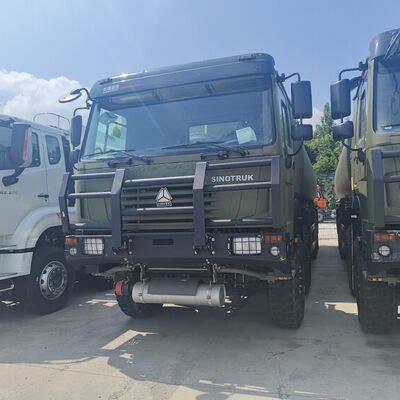 HOWO Xe tải chứa nhiên liệu 8 × 8 với dung lượng 30000L và động cơ 371HP để vận chuyển nhiên liệu hạng nặng