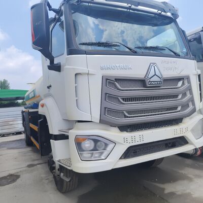 Xe tải thùng nhiên liệu CNG HOWO NX 6 × 4 với động cơ 400 mã lực và dung tích 30.000L để vận chuyển động cơ diesel và xăng