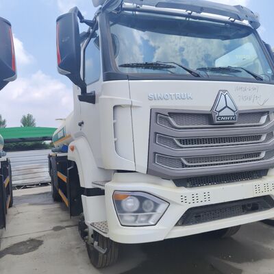 Xe tải thùng nhiên liệu CNG HOWO NX 6 × 4 với động cơ 400 mã lực và dung tích 30.000L để vận chuyển động cơ diesel và xăng