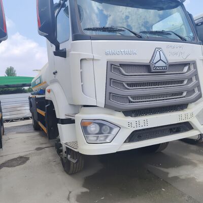 Xe tải thùng nhiên liệu CNG HOWO NX 6 × 4 với động cơ 400 mã lực và dung tích 30.000L để vận chuyển động cơ diesel và xăng