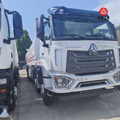 Xe bồn chở nhiên liệu HOWO NX 8x4 30000L Xe bồn chở dầu hạng nặng cho khai thác mỏ và phân phối nhiên liệu tại Zambia