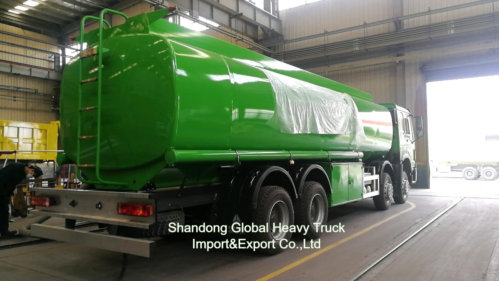 Sinotruk HOWO 8 * 4 xe tải bể nhiên liệu 12 bánh xe bể dầu 30000L xe tải phân phối