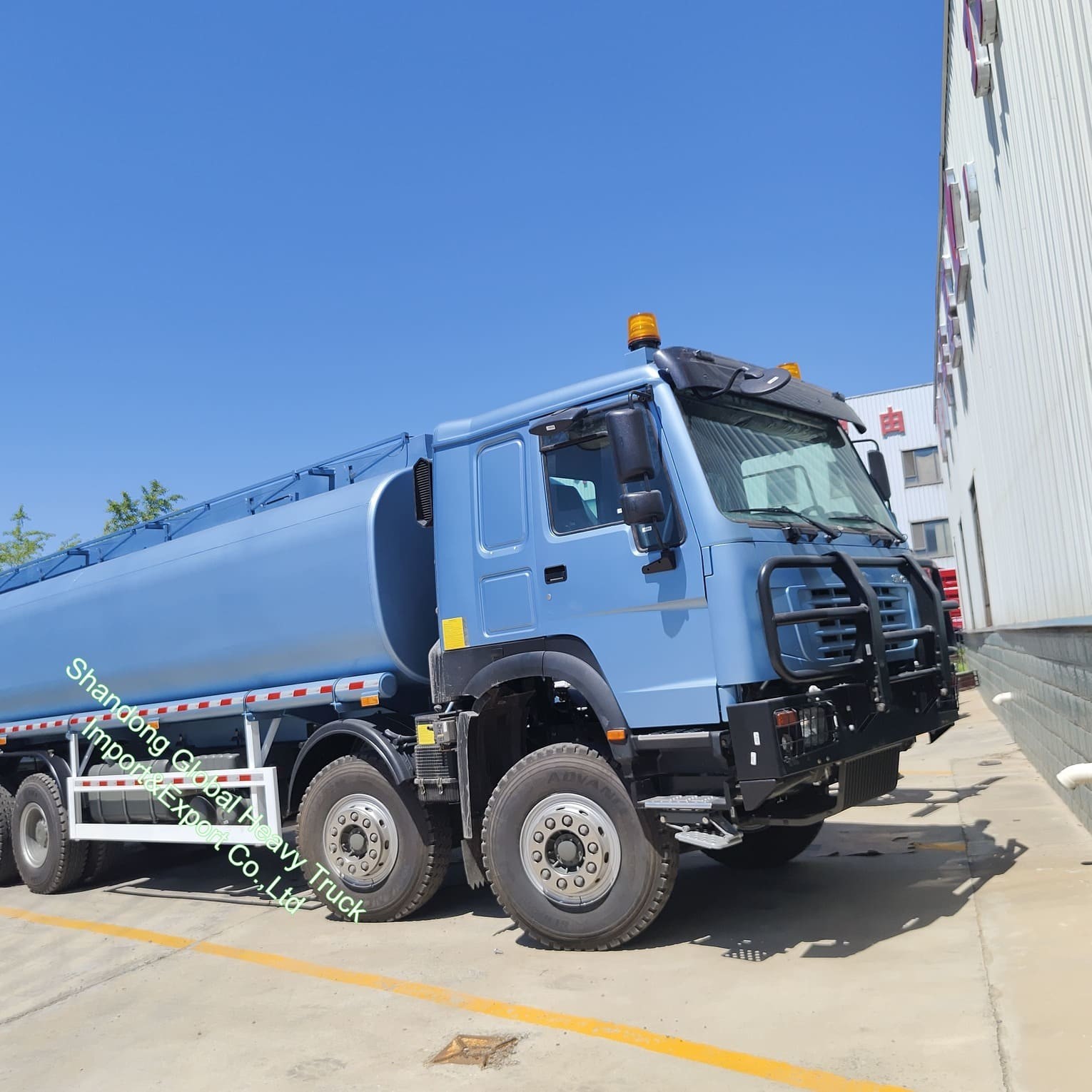 Xe bồn chở nhiên liệu dầu diesel Sinotruk 8*4 12 bánh LHD Rhd đã qua sử dụng