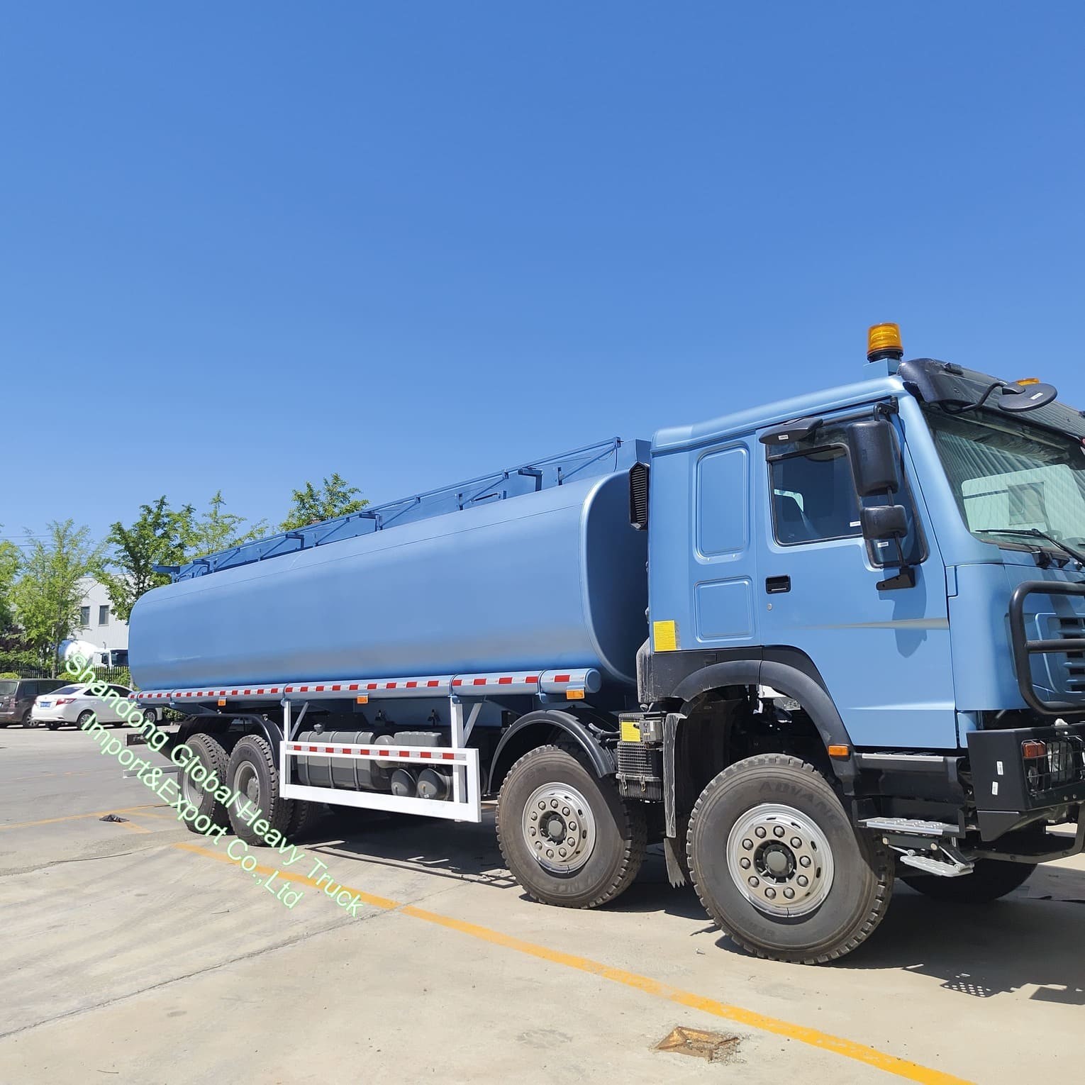 Công suất nặng 33000 lít 8 * 4 xe tải nhiên liệu HOWO xe kéo xe tăng nhiên liệu diesel xe tăng dầu xe tải