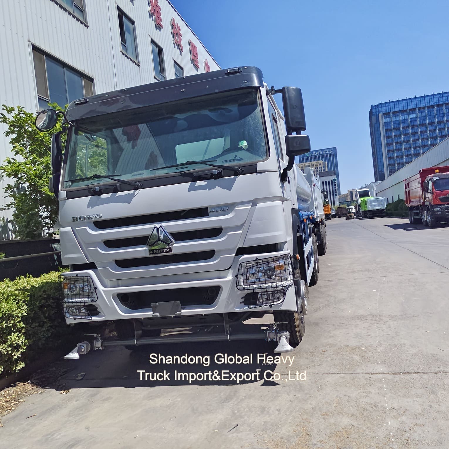 Xe bồn chở nước 8000L với bồn thép carbon và bơm tự mồi cho vệ sinh đô thị