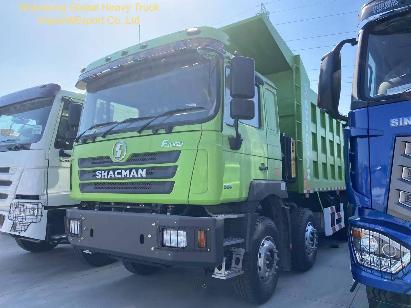 Xe ben hạng nặng Shacman F3000 8×4 12 bánh với tải trọng 35-40 tấn và dung tích 25-30 m³