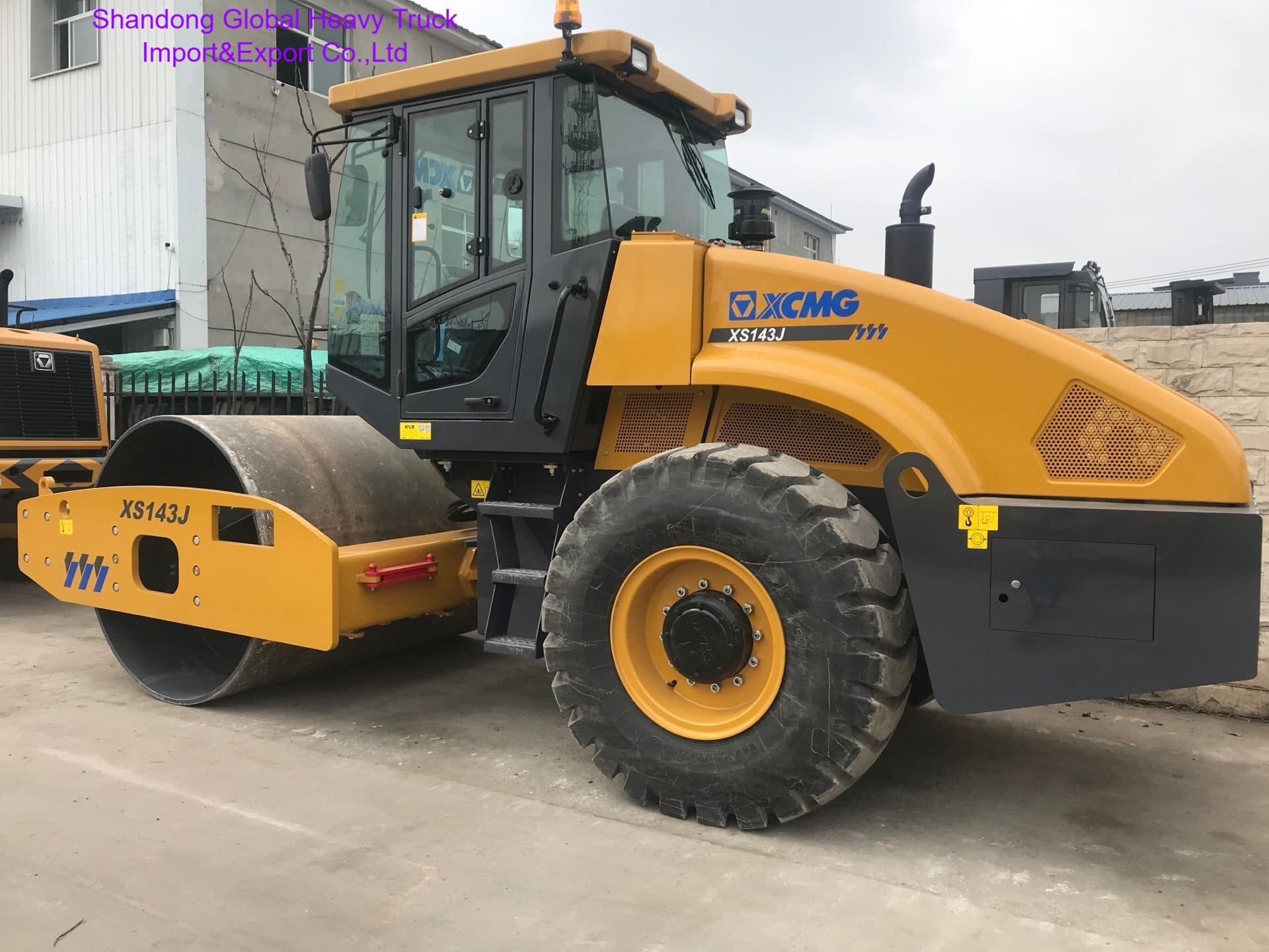 Công ty thắt chặt chính thức Trung Quốc 14ton Đường cuộn rung tự động nặng Xs143j ở Algeria