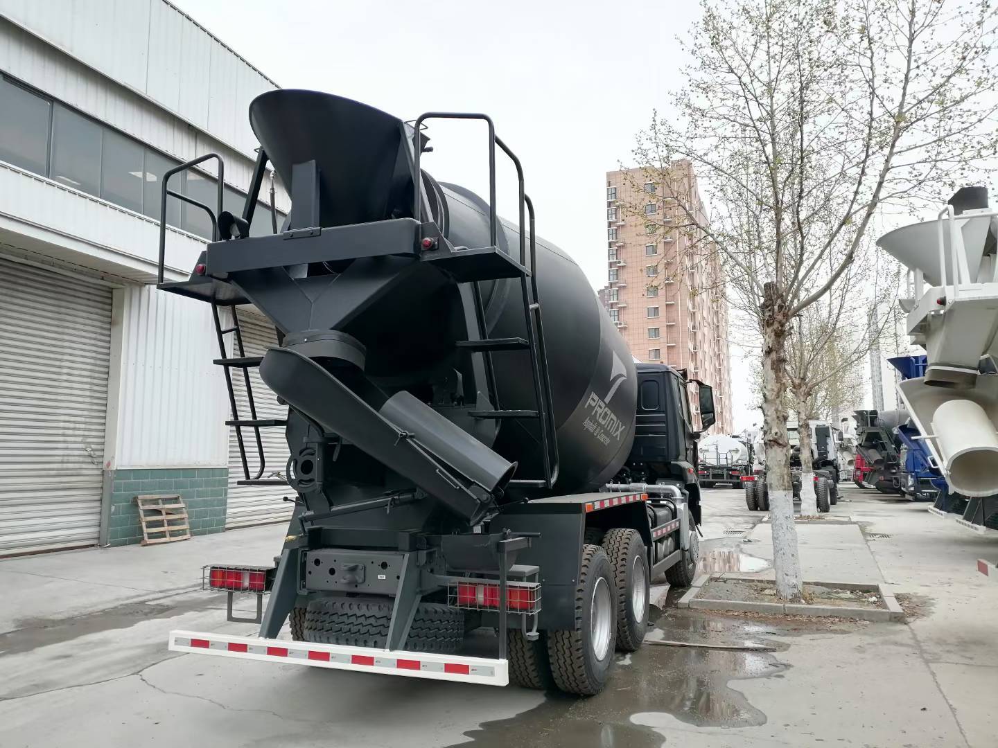 Sinotruk HOWO 6X4 Cỗ xe trộn bê tông hạng nặng 12m3 với tải trọng 30T và động cơ 300-400hp