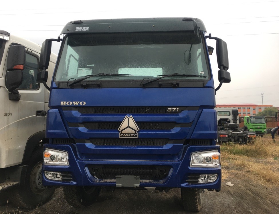 Màu xanh HOWO máy kéo đầu xe tải / 6x4 máy kéo đơn vị 6900 * 2550 * 3400mm zz4257v3241w