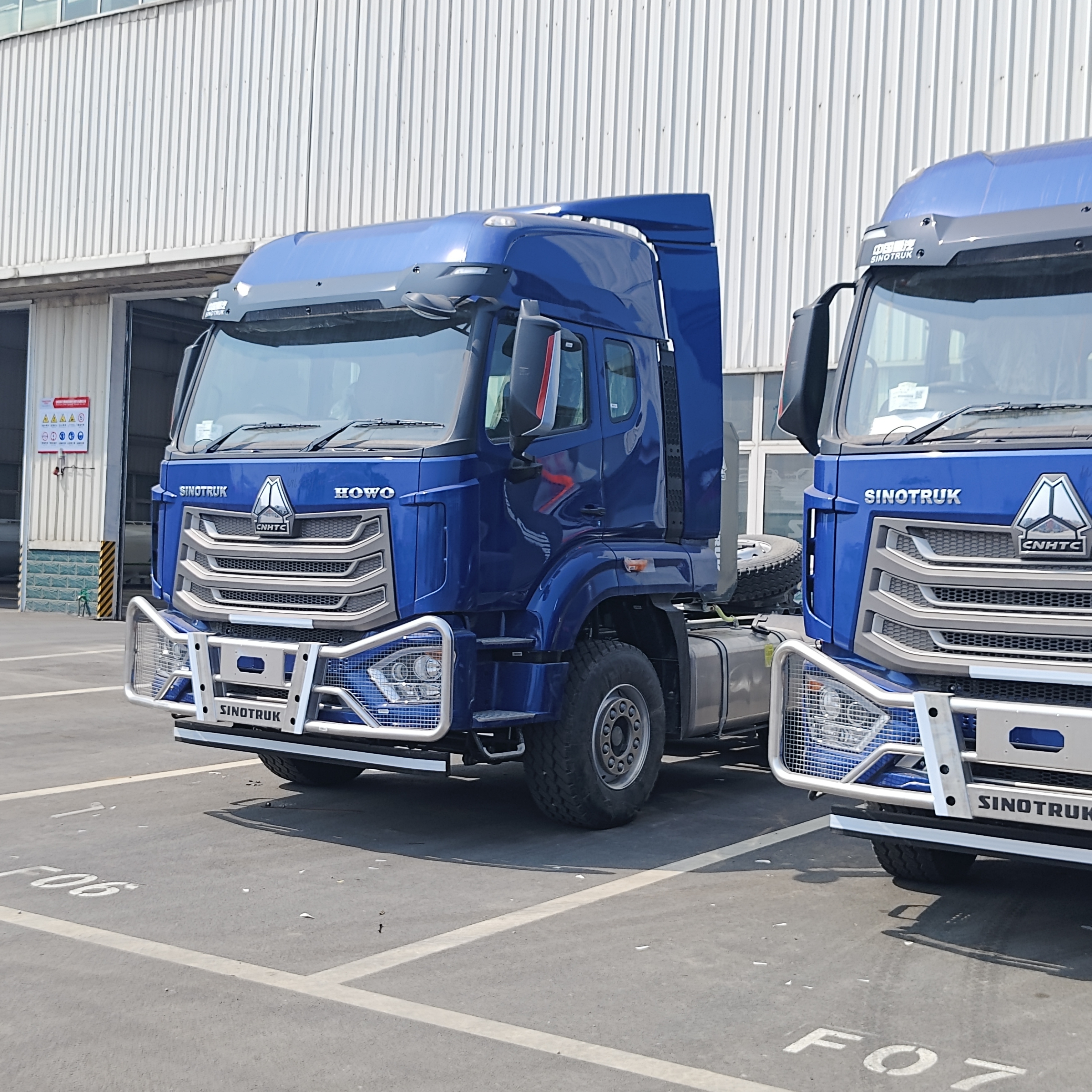 HOWO NX 6 × 4 xe tải kéo với động cơ 380HP và treo mùa xuân lá hạng nặng cho vận chuyển hàng hóa nặng