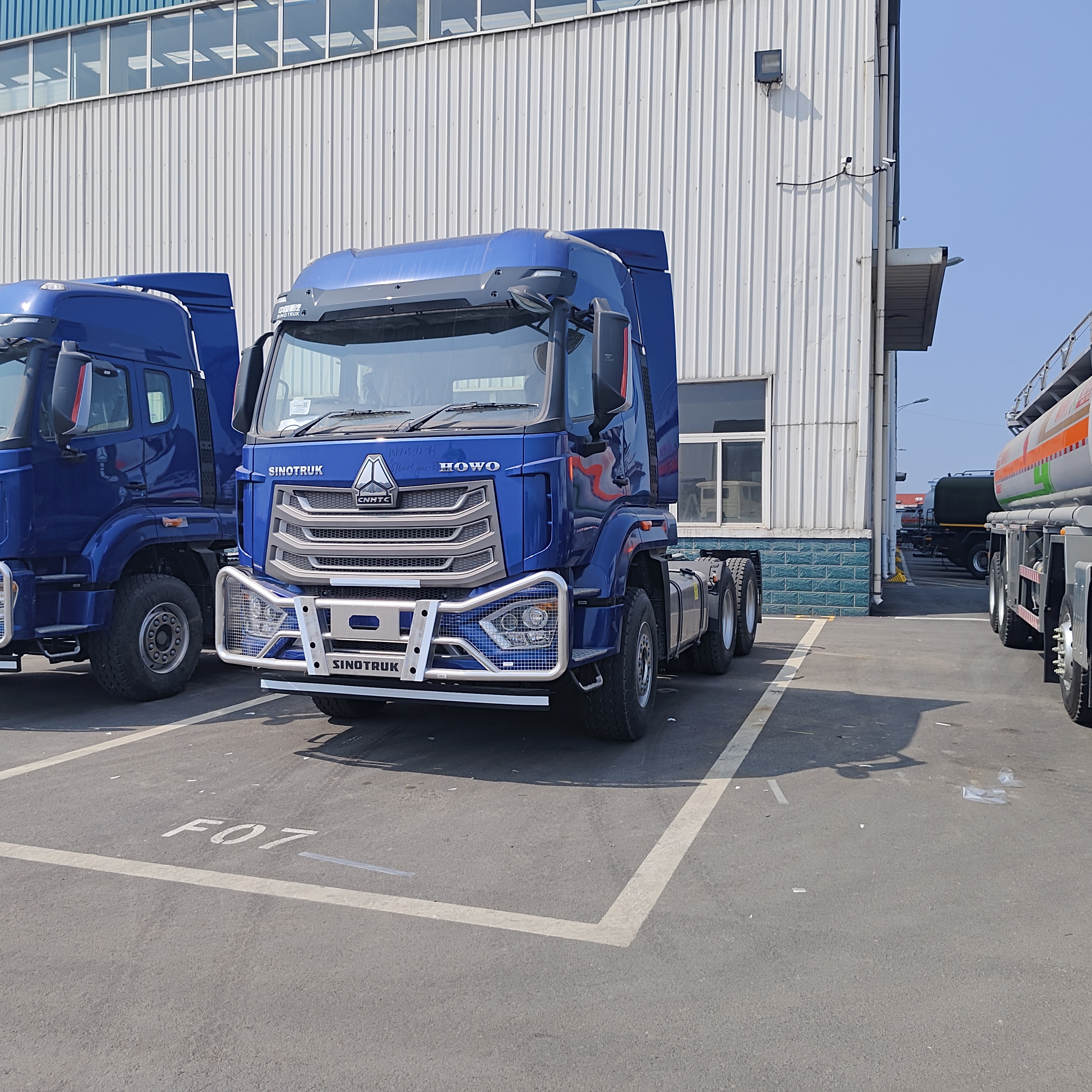 HOWO NX 6 × 4 xe tải kéo với động cơ 380HP và khung hạng nặng cho vận chuyển hàng hóa nặng